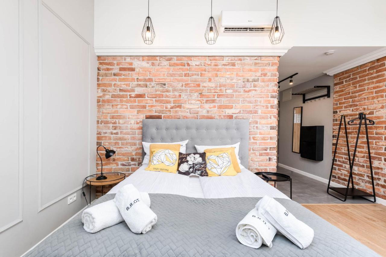 Saint Florian'S Suites - Old Town Luxury Apartments - By Upstairs Krakow Dış mekan fotoğraf
